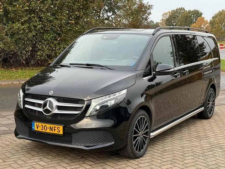 Gebruikt 2023 Mercedes V300 MPV | € 59.500 (Eerlijke prijs) - Afbeelding 1/4