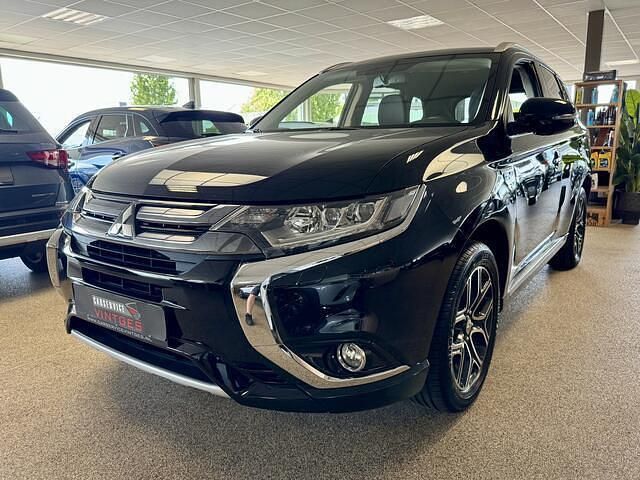 Zwart Gebruikt 2015 Mitsubishi Outlander Edition SUV | € 19.450 (Iets duurder) - Afbeelding 1/4