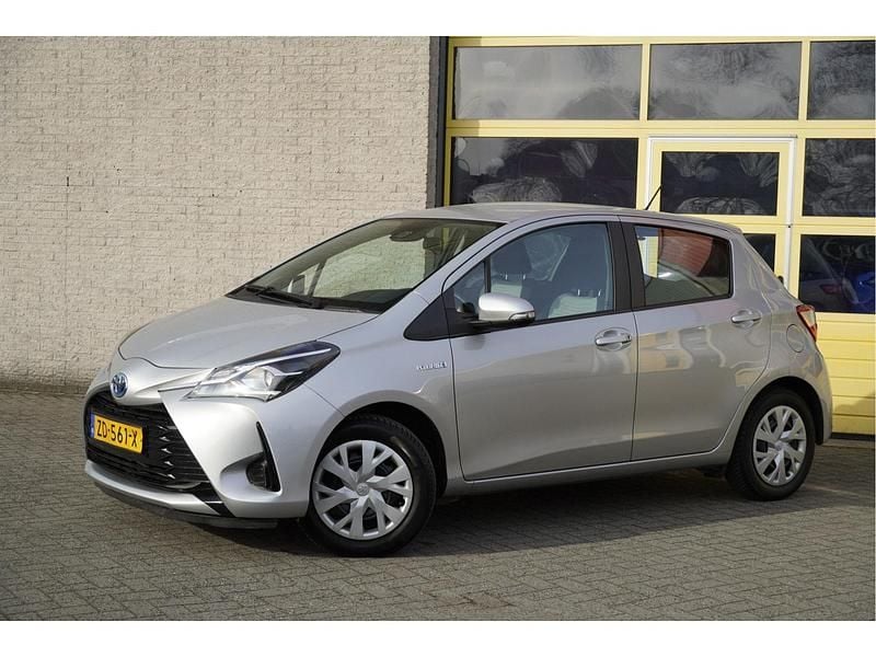 Occasion Toyota Yaris Active 74 PK (54 kW) 2019 Grijs Hatchback