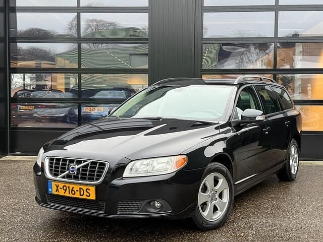 Zwart (metallic) Occasion 2008 Volvo V70 Momentum Stationwagen | € 6.999 (Eerlijke prijs) - Afbeelding 1/4