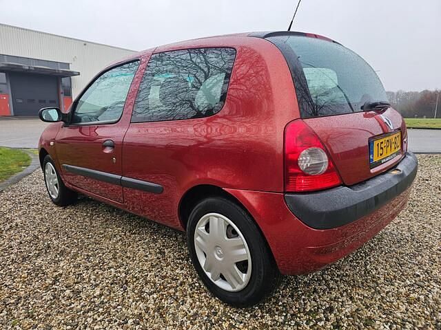Occasion Renault Clio II Authentique 59 PK (43 kW) 2004 Rood Hatchback