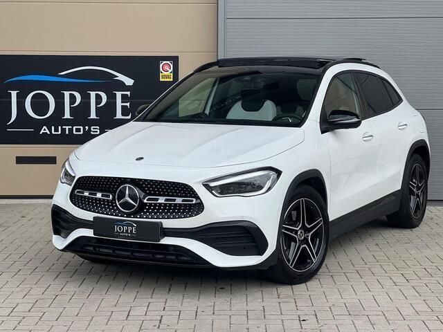 Wit Gebruikt 2020 Mercedes GLA200 AMG line SUV | € 41.950 (Duur) - Afbeelding 1/4
