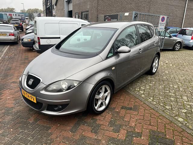 Grijs (metallic) Occasion 2006 Seat Altea MPV | € 2.250 (Eerlijke prijs) - Afbeelding 1/4