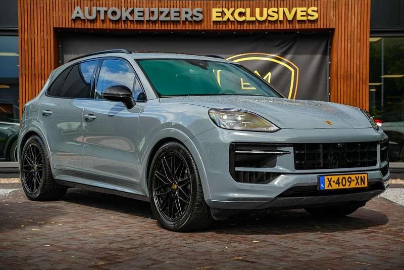 Grijs Gebruikt 2024 Porsche Cayenne SUV | € 119.900 (Duur) - Afbeelding 1/4