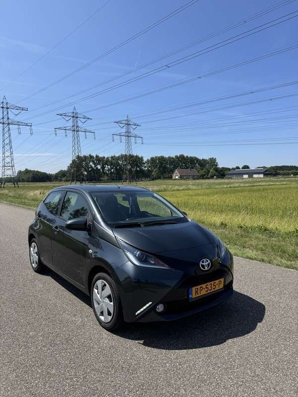 Grijs Gebruikt 2018 Toyota Aygo X-play Hatchback | € 7.499 (Super prijs) - Afbeelding 1/4