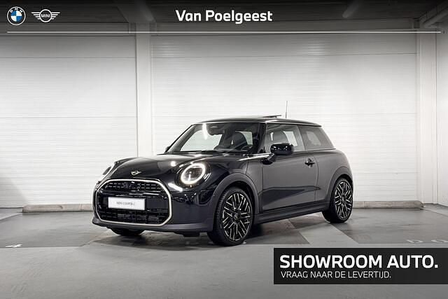 Nieuw Mini Cooper Favoured 156 PK (114 kW) 2025 Midnight black ii (c4r) (donker zwart) Hatchback