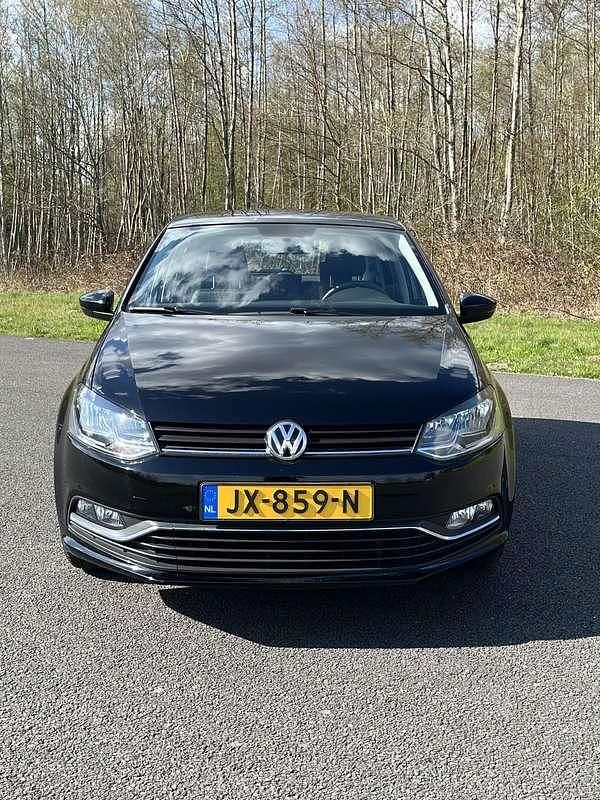 Zwart Gebruikt 2016 VW Polo Comfortline Hatchback | € 8.000 (Goede deal) - Afbeelding 1/4