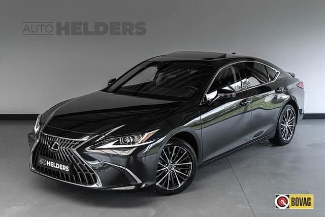 Zwart Gebruikt 2024 Lexus ES300H Executive Line Sedan | € 47.750 (Super prijs) - Afbeelding 1/4