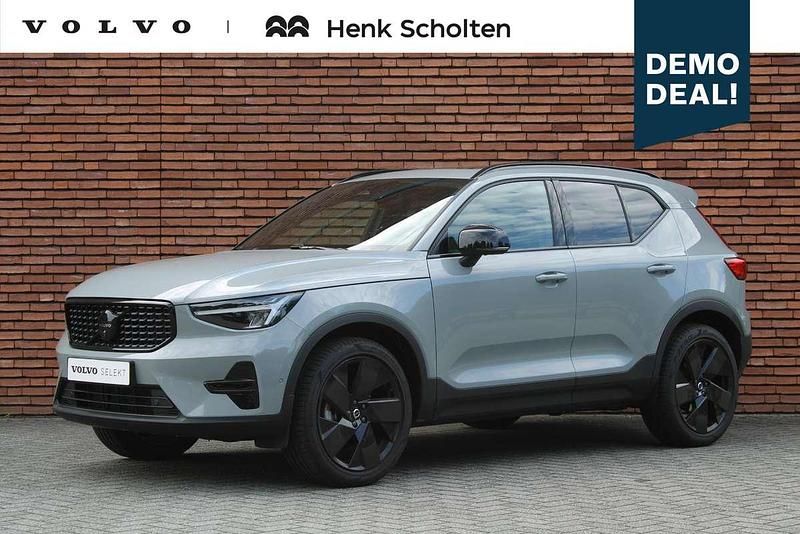 Grijs, metallic lak Occasion 2025 Volvo XC40 Plus SUV | € 46.950 (Iets duurder) - Afbeelding 1/2