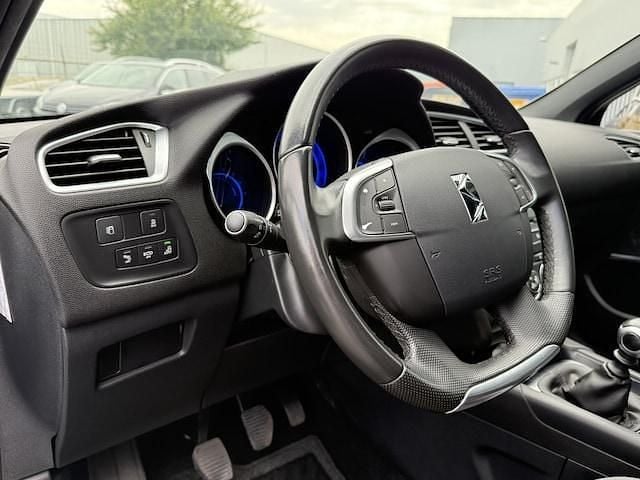 Occasion DS Automobiles DS4 Chic 131 PK (96 kW) 2017 Grijs (metallic) Hatchback