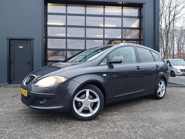Zwart (metallic) Gebruikt 2007 Seat Altea XL Stylance MPV | € 1.745 (Super prijs) - Afbeelding 1/4