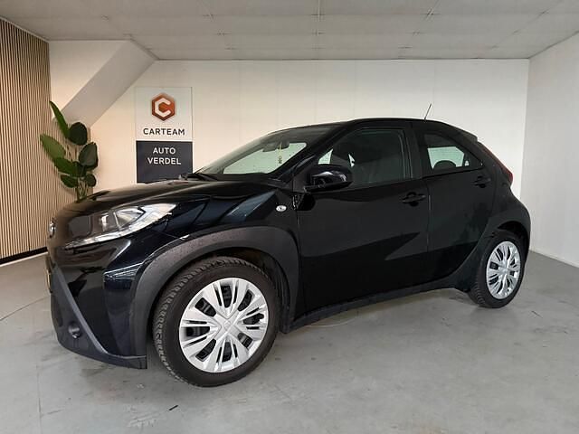 Zwart Occasion 2022 Toyota Aygo X Play SUV | € 13.450 (Eerlijke prijs) - Afbeelding 1/4
