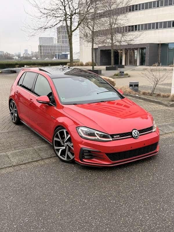 Occasion 2017 VW Golf GTI Sedan | € 24.950 (Eerlijke prijs) - Afbeelding 1/4