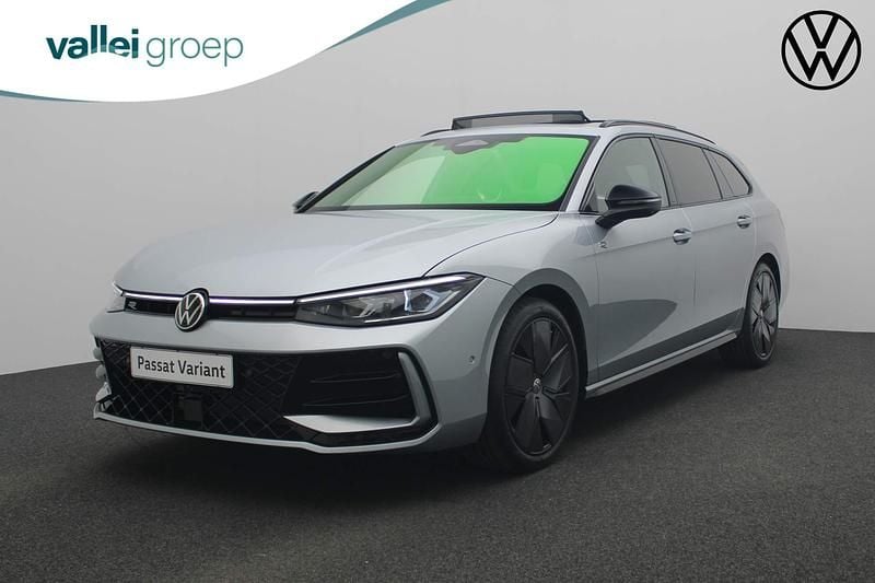 Grijs Gebruikt 2024 VW Passat Business Stationwagen | € 48.800 - Afbeelding 1/4