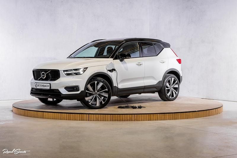 Wit Gebruikt 2021 Volvo XC40 R-Design SUV | € 34.490 (Eerlijke prijs) - Afbeelding 1/4