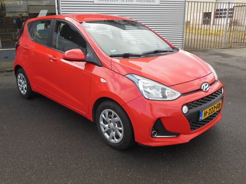 Rood Gebruikt 2020 Hyundai i10 Comfort Hatchback | € 11.500 (Eerlijke prijs) - Afbeelding 1/4
