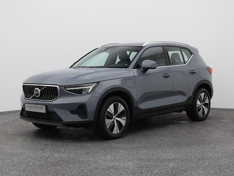 Grijs (metallic) Gebruikt 2022 Volvo XC40 Inscription SUV | € 27.250 (Super prijs) - Afbeelding 1/4