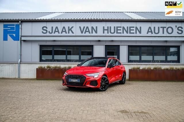 Rood Gebruikt 2021 Audi A3 Sportback Competition Hatchback | € 34.949 (Eerlijke prijs) - Afbeelding 1/4