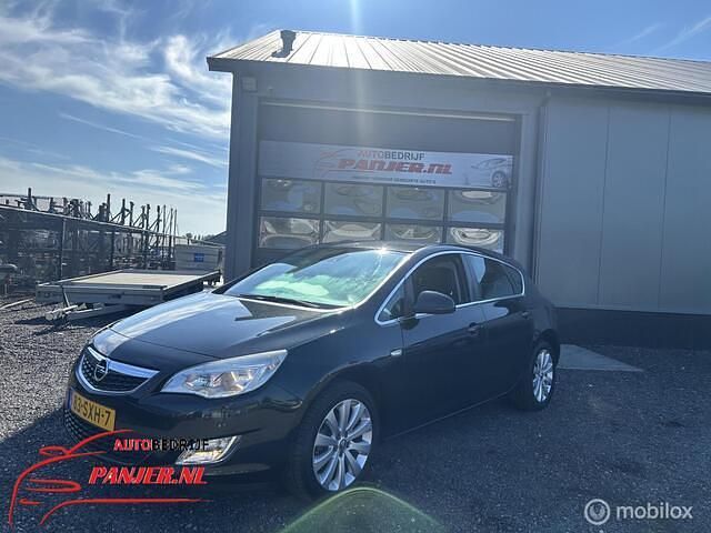 Zwart Gebruikt 2011 Opel Astra Cosmo Hatchback | € 5.450 (Eerlijke prijs) - Afbeelding 1/4
