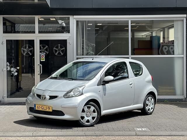 Grijs Gebruikt 2008 Toyota Aygo Hatchback | € 1.695 (Goede deal) - Afbeelding 1/4