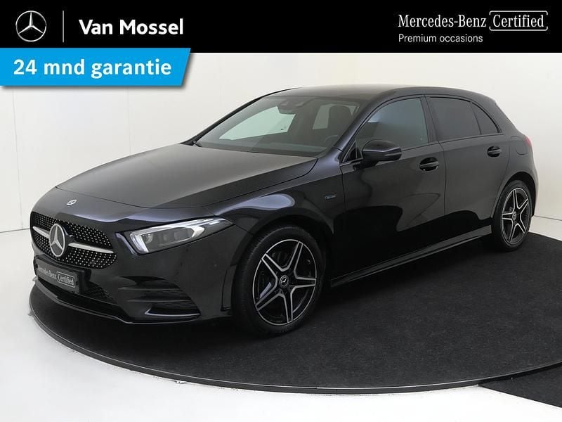 Zwart Gebruikt 2021 Mercedes A250 Business Hatchback | € 29.945 (Eerlijke prijs) - Afbeelding 1/4
