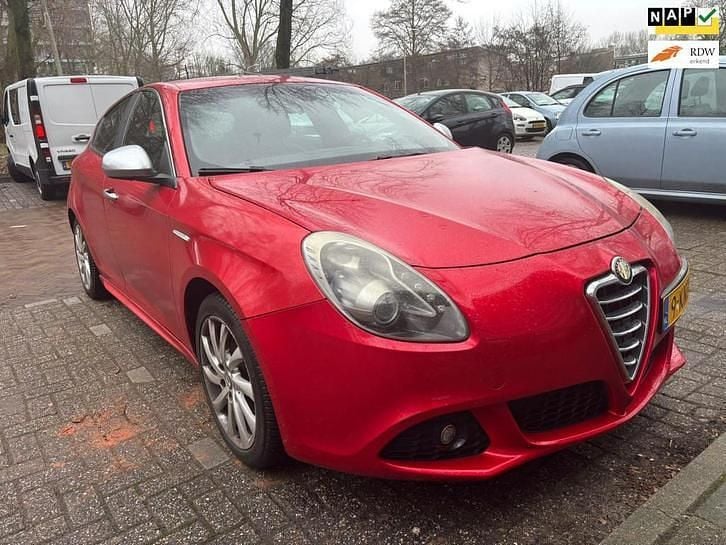 Occasion Alfa Romeo Giulietta Business 170 PK (125 kW) 2013 Rood Hatchback