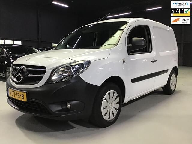 Wit (metallic) Occasion 2020 Mercedes Citan 108 Van | € 9.750 (Eerlijke prijs) - Afbeelding 1/4