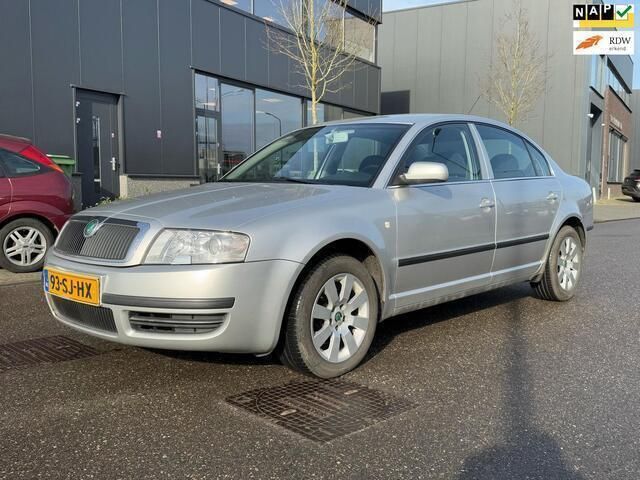 Grijs Gebruikt 2006 Skoda Superb Comfort Sedan | € 2.950 - Afbeelding 1/4