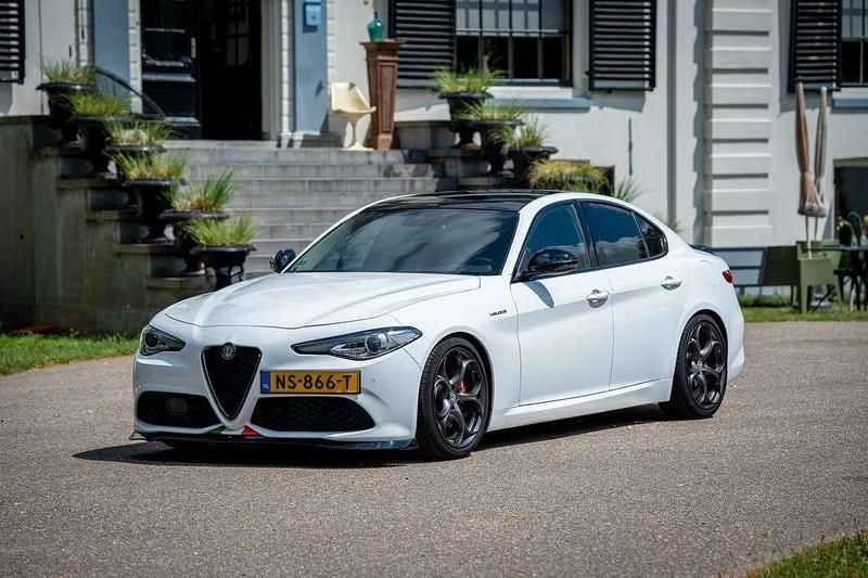 Wit Gebruikt 2017 Alfa Romeo Giulia Veloce Sedan | € 32.500 (Iets duurder) - Afbeelding 1/4