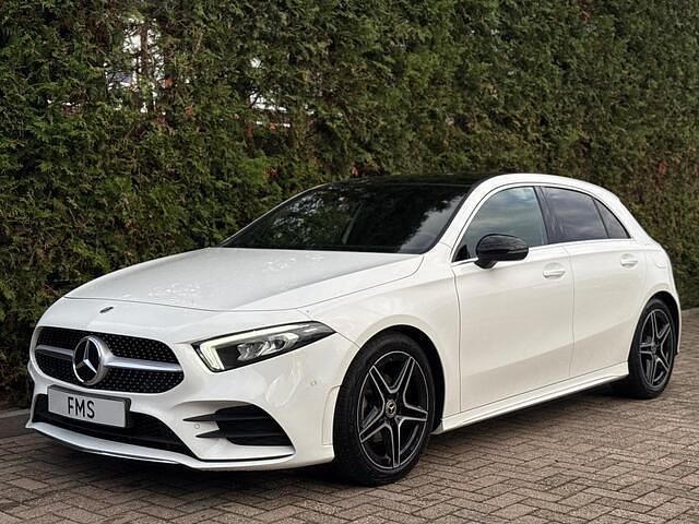 Wit Gebruikt 2022 Mercedes A180 AMG line Hatchback | € 29.890 (Eerlijke prijs) - Afbeelding 1/4