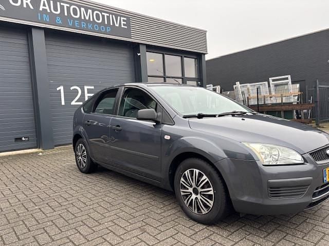 Occasion Ford Focus Ambiente 80 PK (58 kW) 2005 Grijs Hatchback