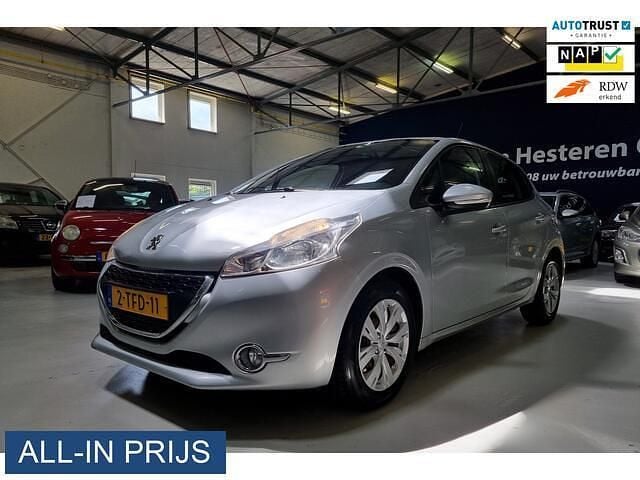 Grijs Gebruikt 2014 Peugeot 208 Envy Hatchback | € 4.995 (Eerlijke prijs) - Afbeelding 1/4