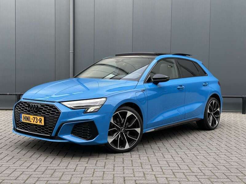 Blauw Gebruikt 2021 Audi A3 S-Line Hatchback | € 28.950 (Iets duurder) - Afbeelding 1/4