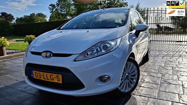 Wit Gebruikt 2010 Ford Fiesta Titanium Hatchback | € 1.945 (Super prijs) - Afbeelding 1/4