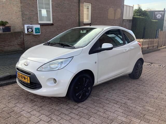 Wit (metallic) Gebruikt 2010 Ford Ka Titanium Hatchback | € 2.950 (Iets duurder) - Afbeelding 1/4