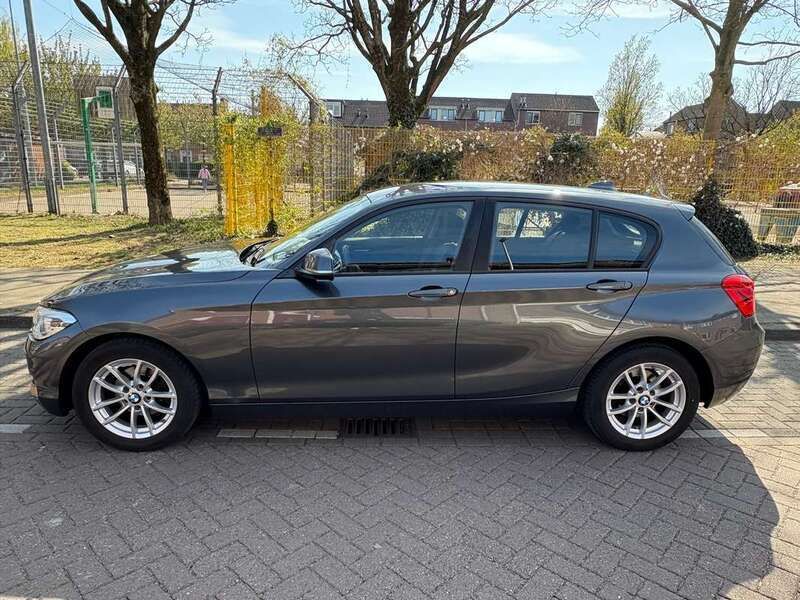 Grijs Gebruikt 2017 BMW 118 Executive Hatchback | € 15.995 (Eerlijke prijs) - Afbeelding 1/4