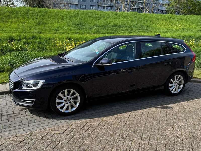 Blauw Gebruikt 2016 Volvo V60 Stationwagen | € 14.250 (Goede deal) - Afbeelding 1/4