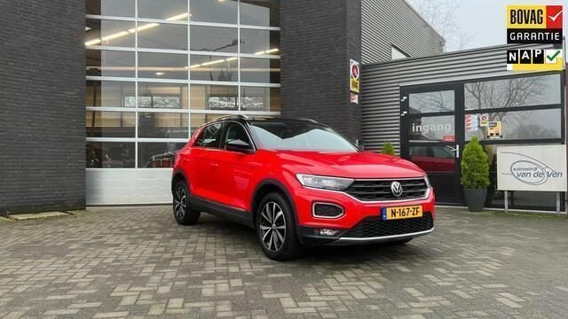 Rood Gebruikt 2019 VW T-Roc Style SUV | € 18.900 (Goede deal) - Afbeelding 1/4