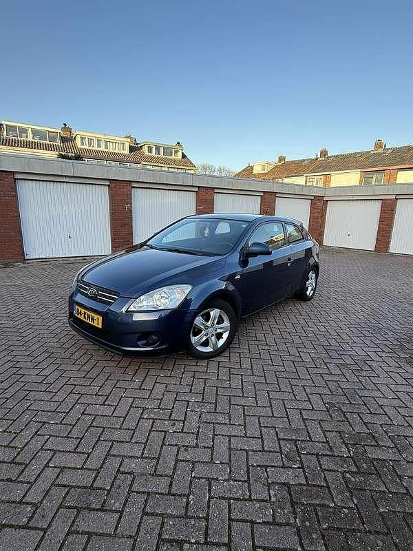 Blauw Occasion 2010 Kia Ceed Hatchback | € 2.400 (Goede deal) - Afbeelding 1/4