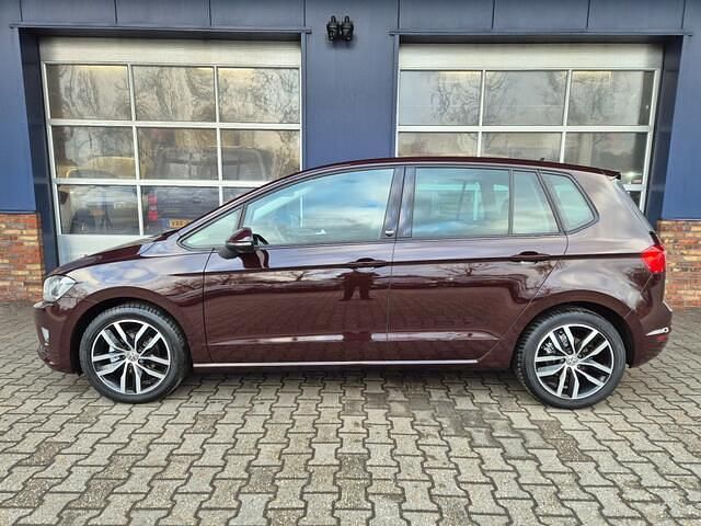 Occasion VW Golf Sportsvan Highline 110 PK (80 kW) 2018 Rood MPV