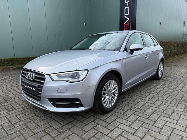 Grijs Gebruikt 2015 Audi A3 Sedan | € 15.000 (Super prijs) - Afbeelding 1/4