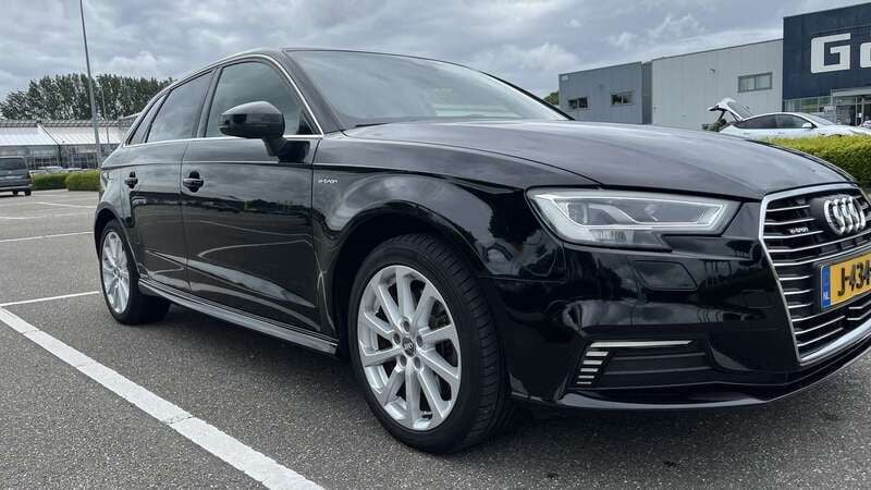 Zwart Gebruikt 2017 Audi A3 Hatchback | € 17.500 (Goede deal) - Afbeelding 1/4