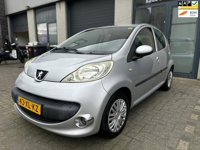Grijs Gebruikt 2005 Peugeot 107 Hatchback | € 2.995 (Duur) - Afbeelding 1/4