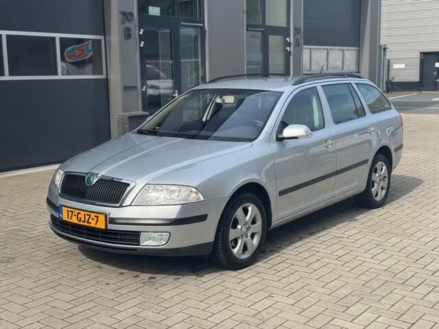 Grijs Gebruikt 2008 Skoda Octavia Classic Stationwagen | € 3.850 (Iets duurder) - Afbeelding 1/4