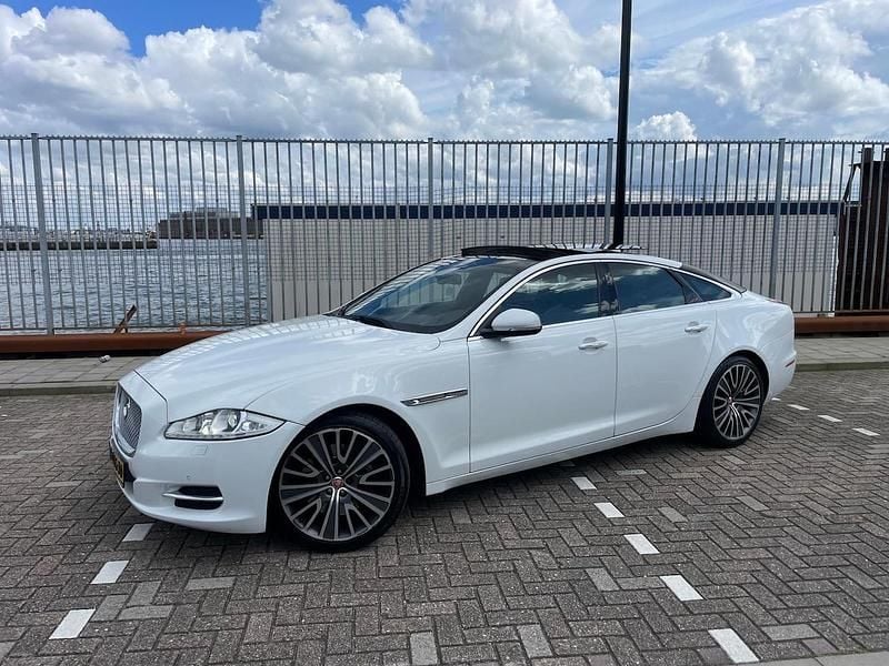 Wit Gebruikt 2014 Jaguar XJ Portfolio Sedan | € 16.950 (Eerlijke prijs) - Afbeelding 1/4