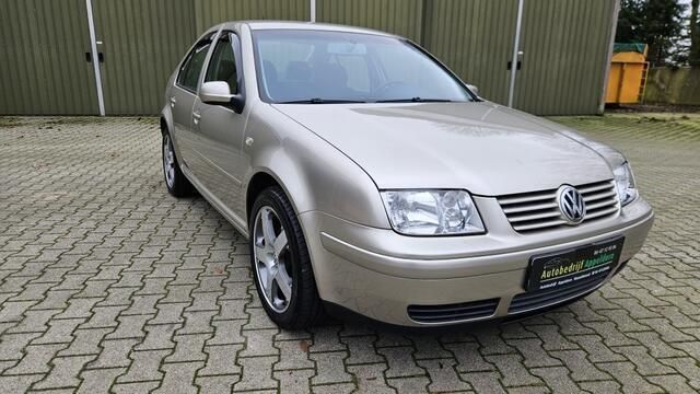 Beige Gebruikt 2004 VW Bora Comfortline Sedan | € 2.350 (Eerlijke prijs) - Afbeelding 1/4