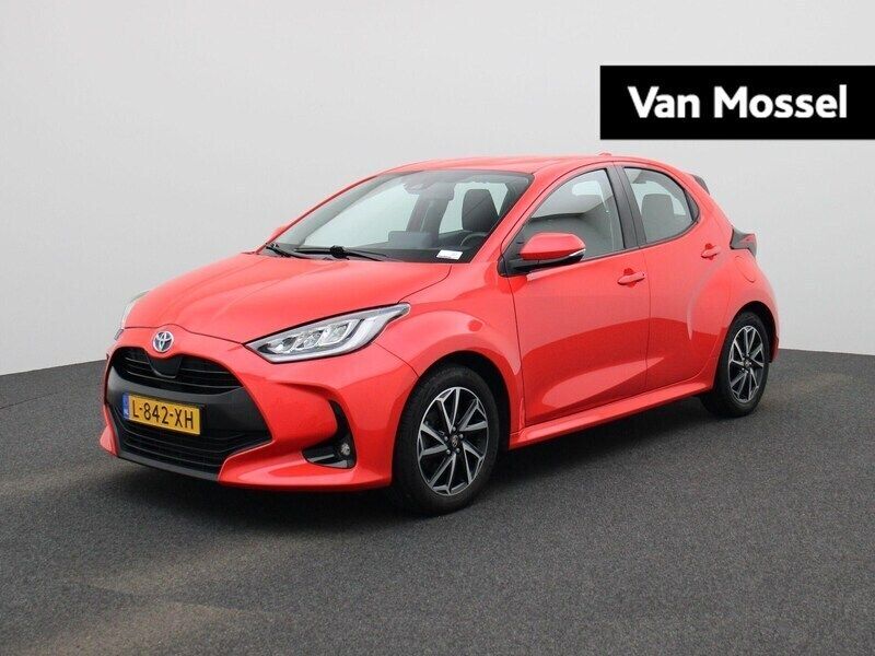 Rood Gebruikt 2021 Toyota Yaris Hatchback | € 16.900 (Goede deal) - Afbeelding 1/4