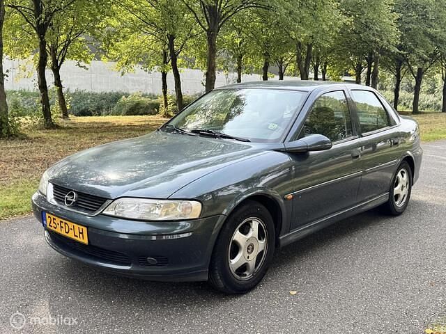 Groen Gebruikt 2000 Opel Vectra Business Edition Hatchback | € 1.499 - Afbeelding 1/4