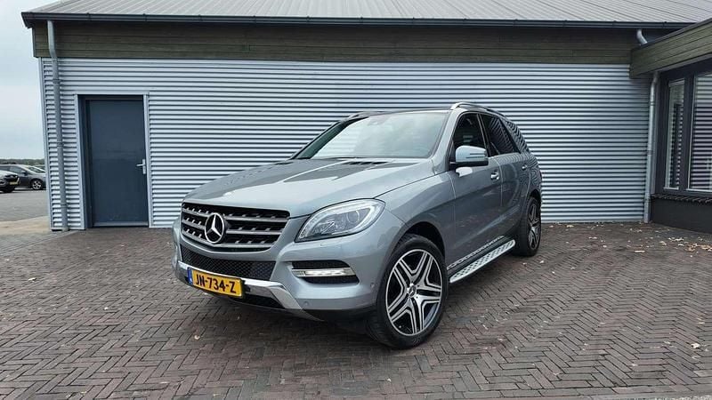 Grijs Gebruikt 2015 Mercedes ML350 SUV | € 22.500 - Afbeelding 1/4