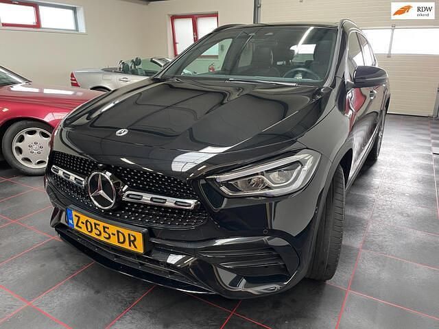 Zwart Gebruikt 2023 Mercedes GLA250 AMG line SUV | € 42.899 (Goede deal) - Afbeelding 1/4